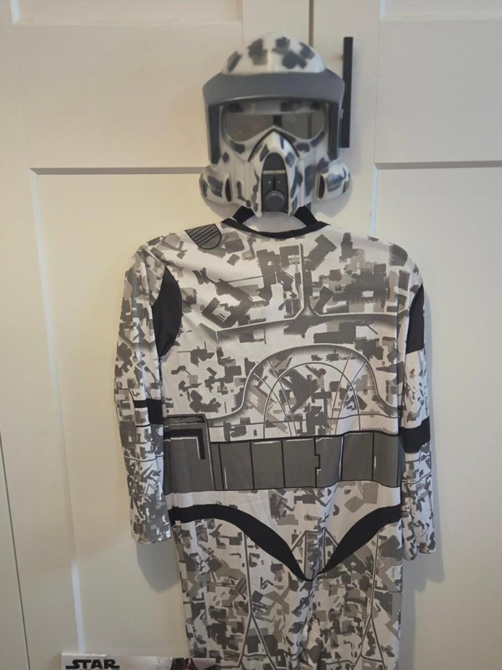 Star Wars Clone Trooper costume with gray and white camouflage pattern, size you